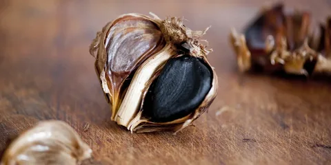 تصویر 1 از سیر سیاه تبریز آماده فروش و پخش عمده با بسته‌ بندی لوکس